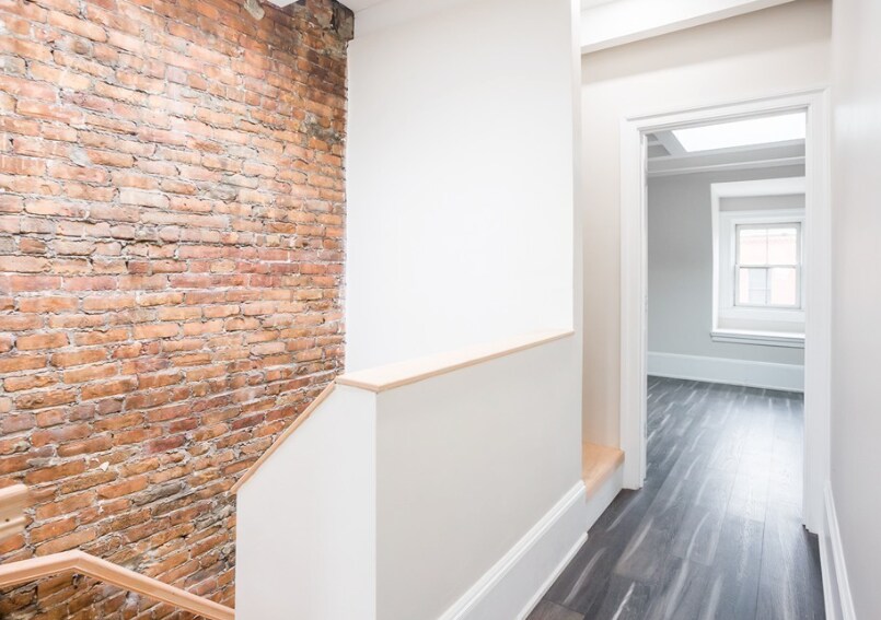 Building Photo - 45 Clarendon St