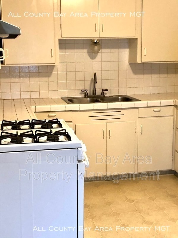 Building Photo - 1031 Ranchito Ct