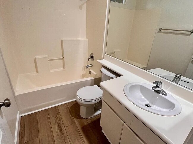 Building Photo - 525 Avenida Ortega