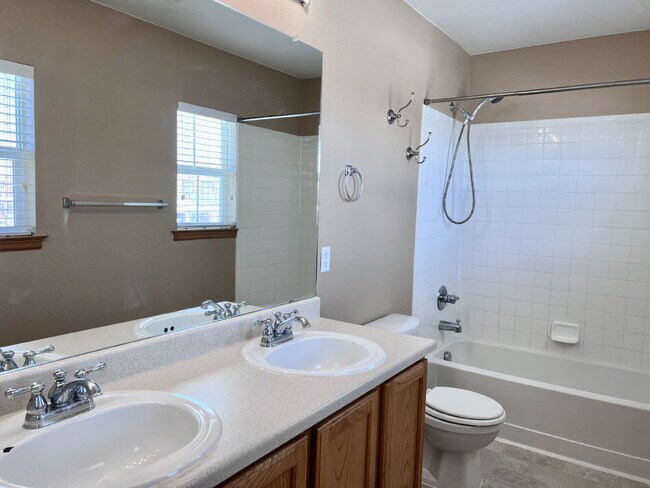 Building Photo - Beautiful 3 Bed/2.5 Bath End Unit Two-Level Townhome! Wonderful Deck off Living Room with backyar...