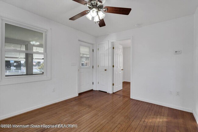 Building Photo - 1708 Lake Dr