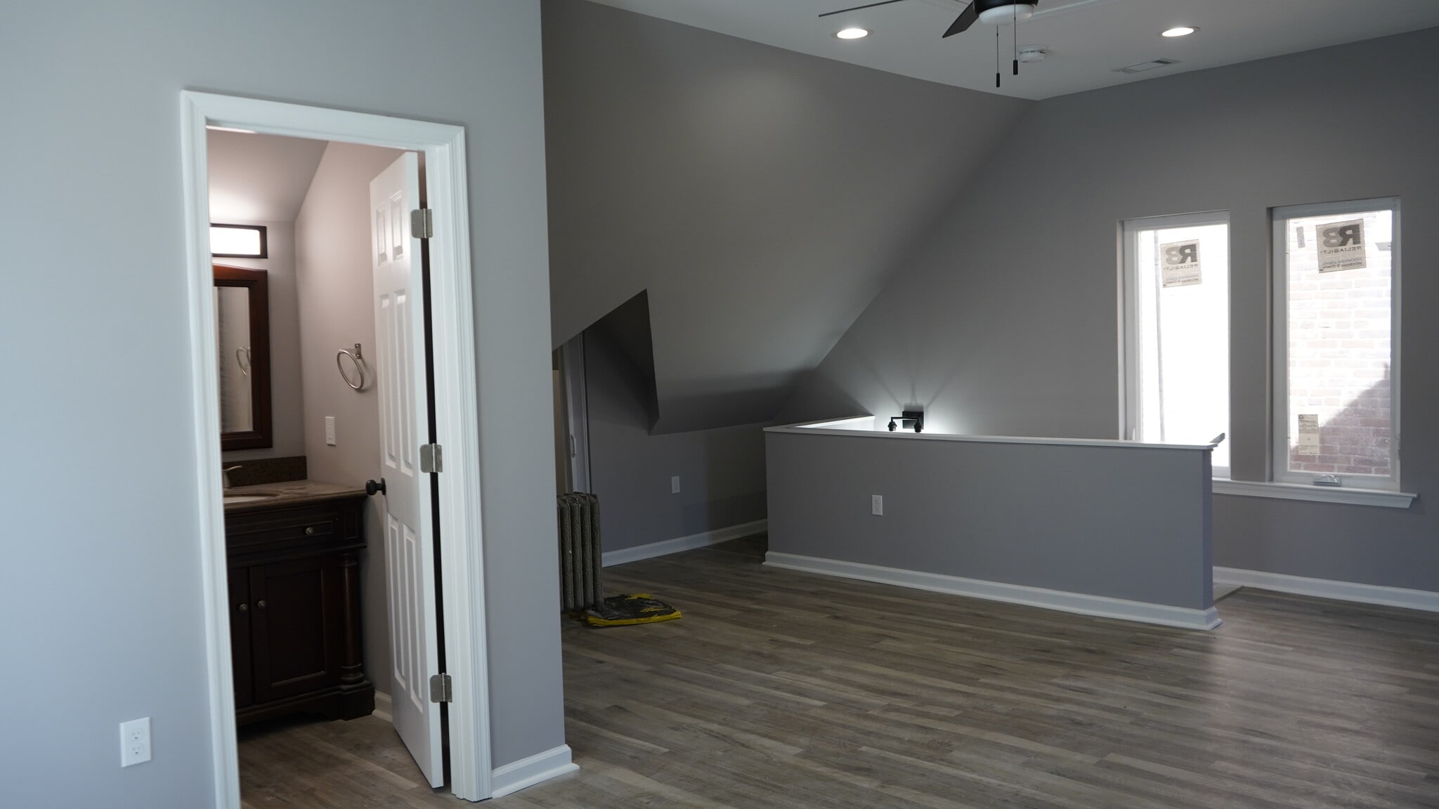 3rd floor loft with bathroom - 308 King St