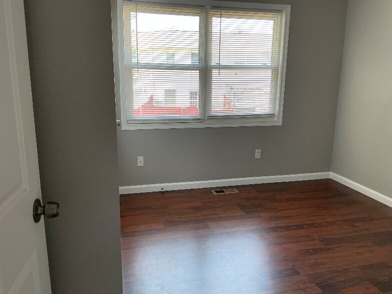 Building Photo - 14790 Tamarack Pl