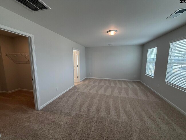 Building Photo - 3040 Hallsdale Dr