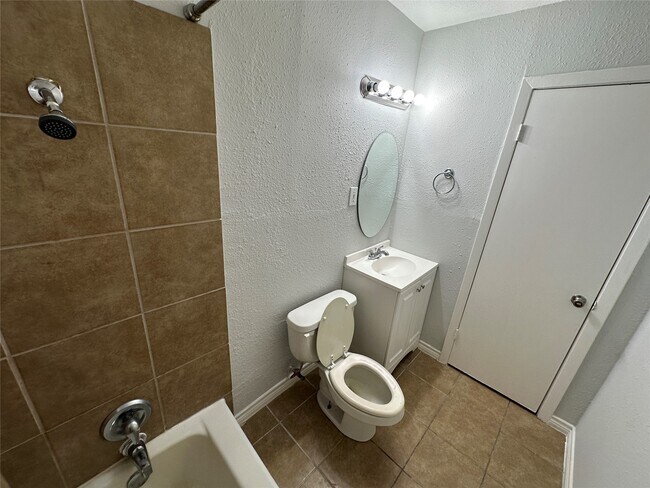 Building Photo - 4911 Delano St