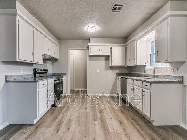 Building Photo - 401 NW 86th St
