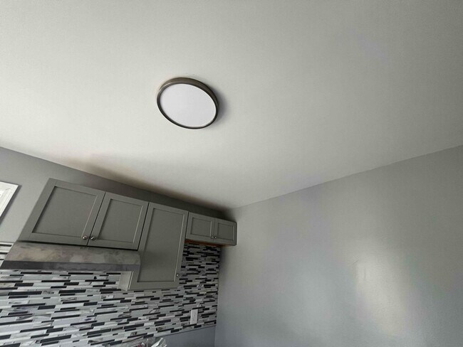 Building Photo - 414 N Bellinger St