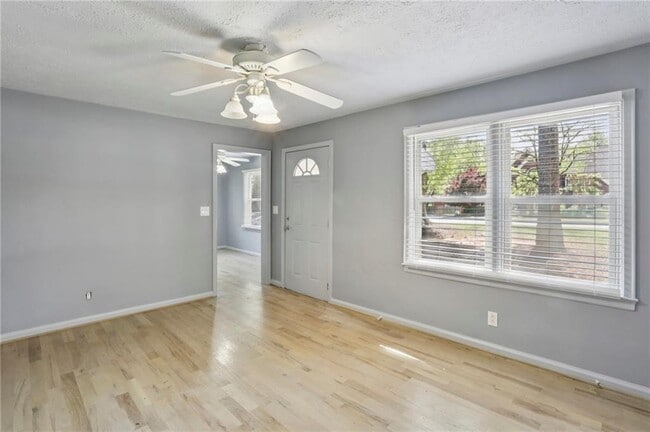 Building Photo - 2266 N Shallowford Rd