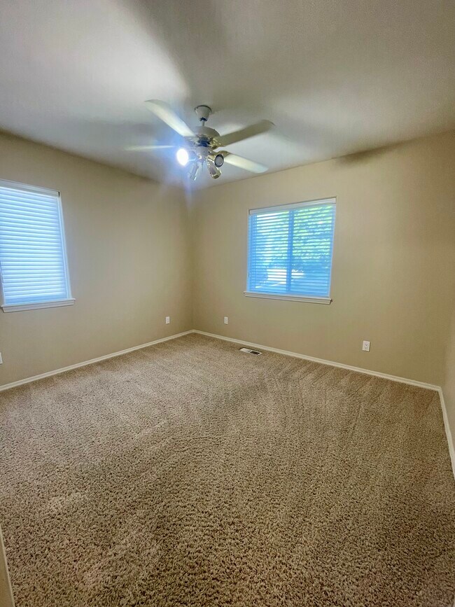 Building Photo - 9094 N Finucane Dr