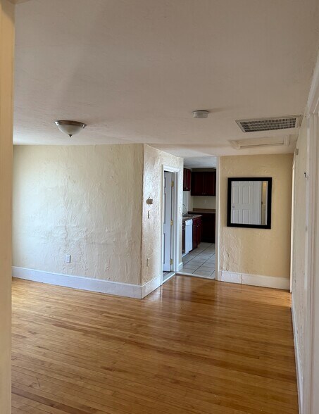 Primary Photo - 148 Highland St