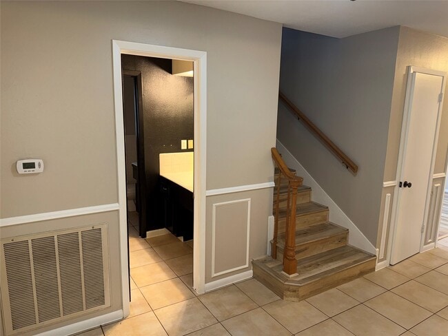 Building Photo - 11215 Mayfield Rd