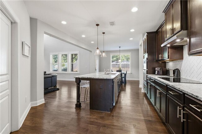 Building Photo - 2530 Maple Ridge Ln
