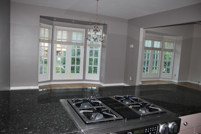 Building Photo - 5309 Ellsworth Ave