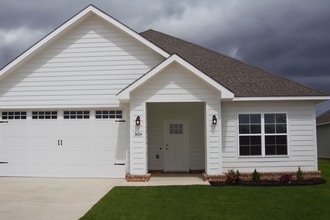 Building Photo - 3 Bedroom, 2 Bath Home in Valley View- PRE...