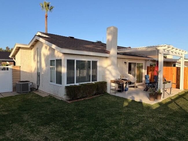 Building Photo - Amazing views in a great one story Mission Oaks home - Camarillo