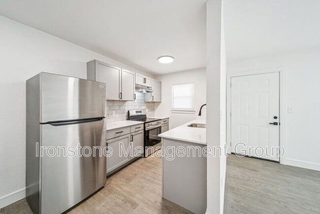 Building Photo - 3171 E 49th St