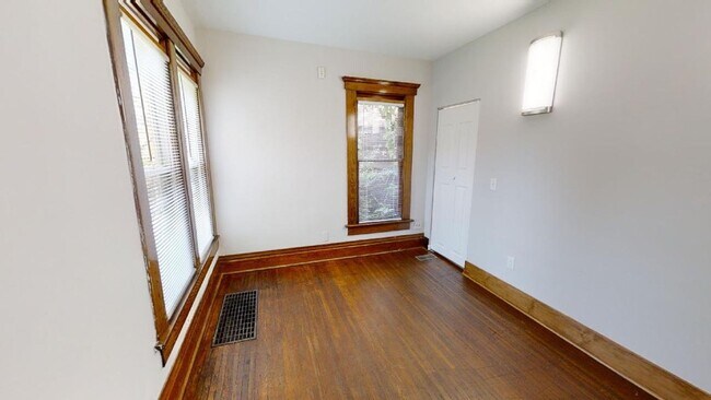 Building Photo - 297 E 16th Ave