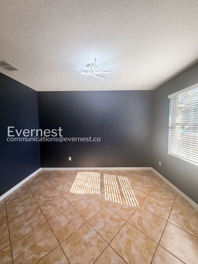 Building Photo - 4 Bed & 3 Bath Home with Fenced Yard and Modern Amenities / Voucher Accepted / No Pets Allowed / ...