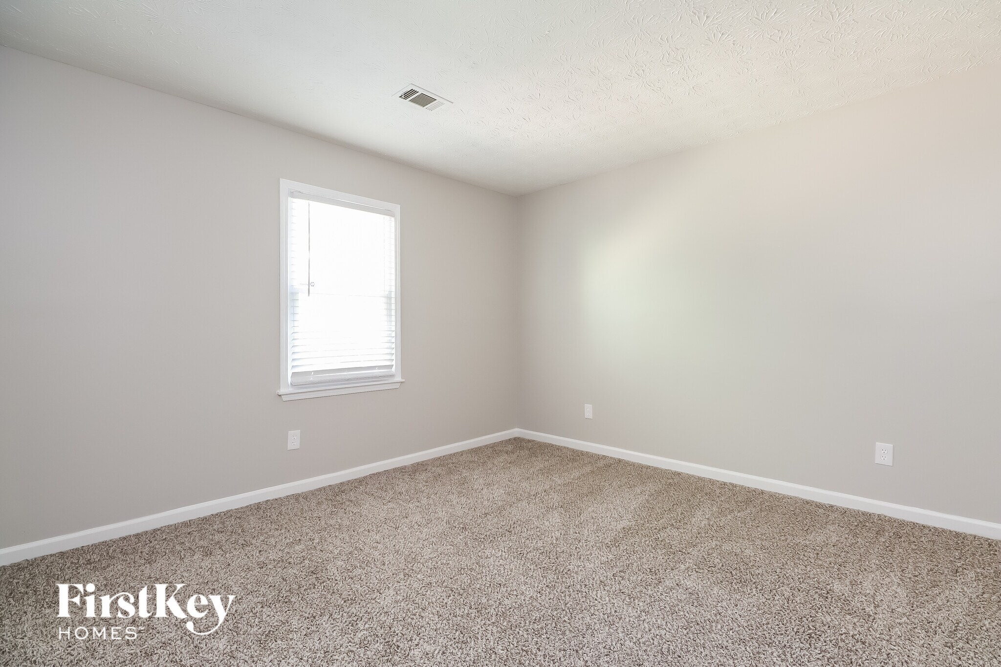 Building Photo - 668 Slew Ave