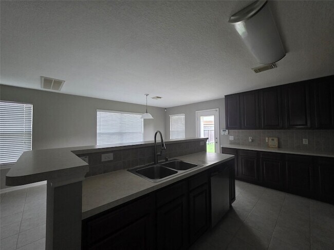 Building Photo - 15515 Bartlett Pear Ct