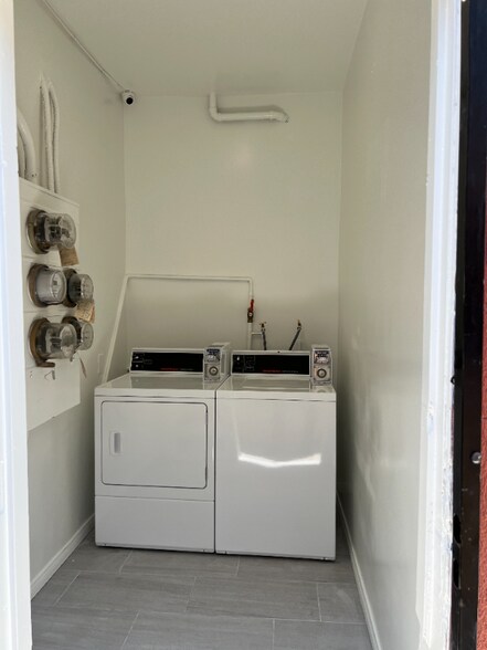 Building Photo - 2333 S Mansfield Ave