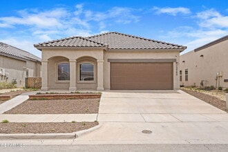 Building Photo - 13760 Blackburn Ave