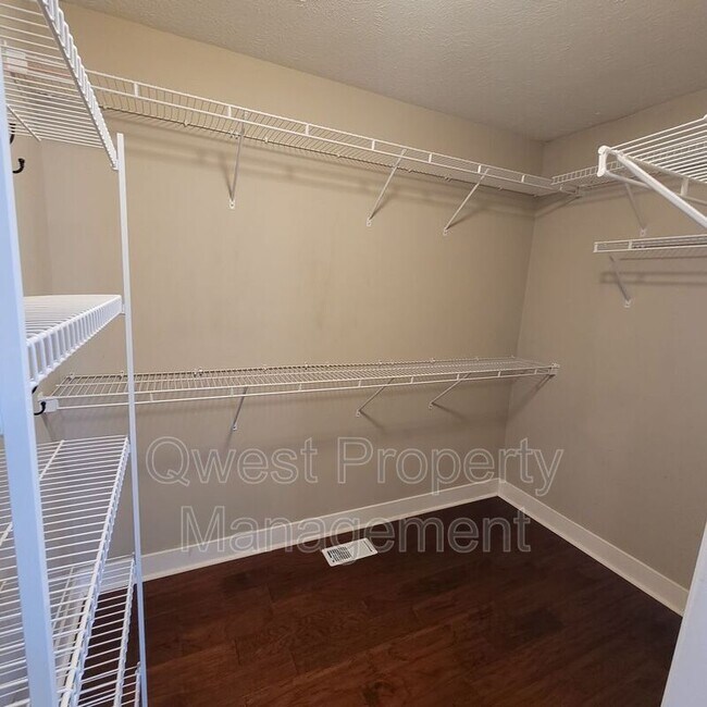 Building Photo - 79 River St