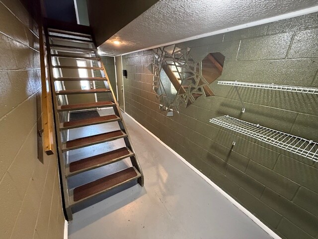 Building Photo - 2115 Penguin Ave