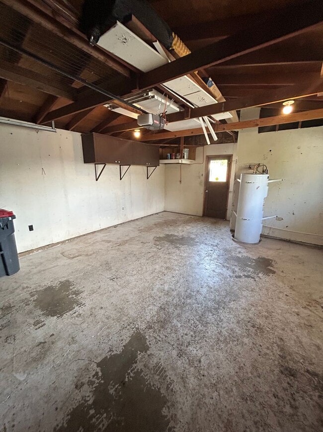 Building Photo - 2 Bedroom 2 Bath House