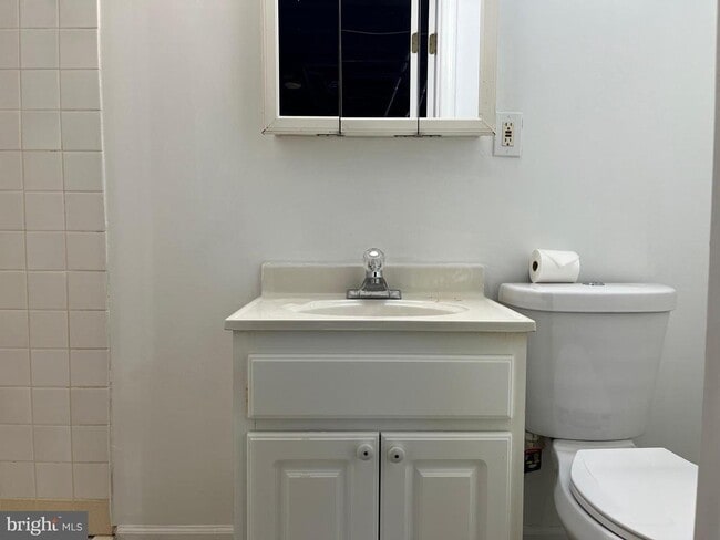 Building Photo - 1323 Gilham St