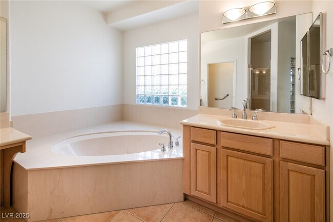 Building Photo - 10248 Santo Nina Ct