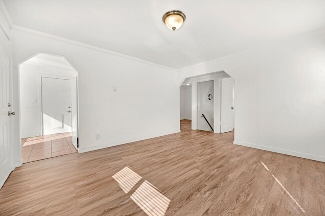 Building Photo - Two Bed 2 Bath Single Family Home Close to...