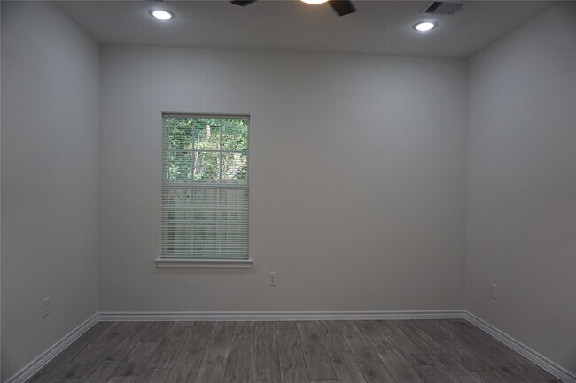 Building Photo - 9868 Arbor Oak