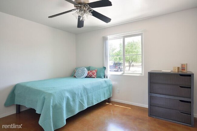 Building Photo - 5 br, 2 bath Townhome - 2326 N. 6th Ave