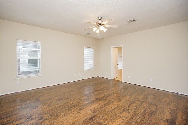 Building Photo - 1323 Colonial Manor Dr