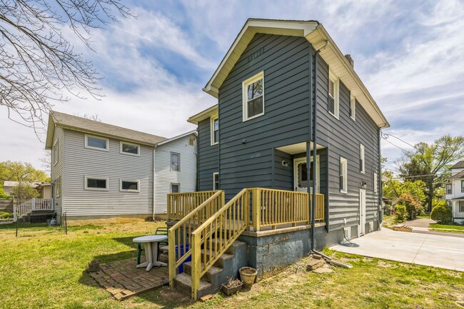 Building Photo - 725 Belmont Ave