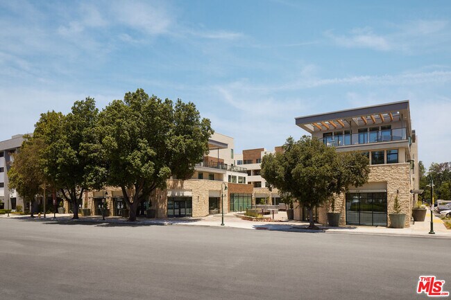 Building Photo - 299 E Thousand Oaks Blvd