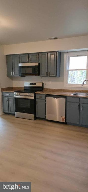 Building Photo - 12009 Amblewood Dr