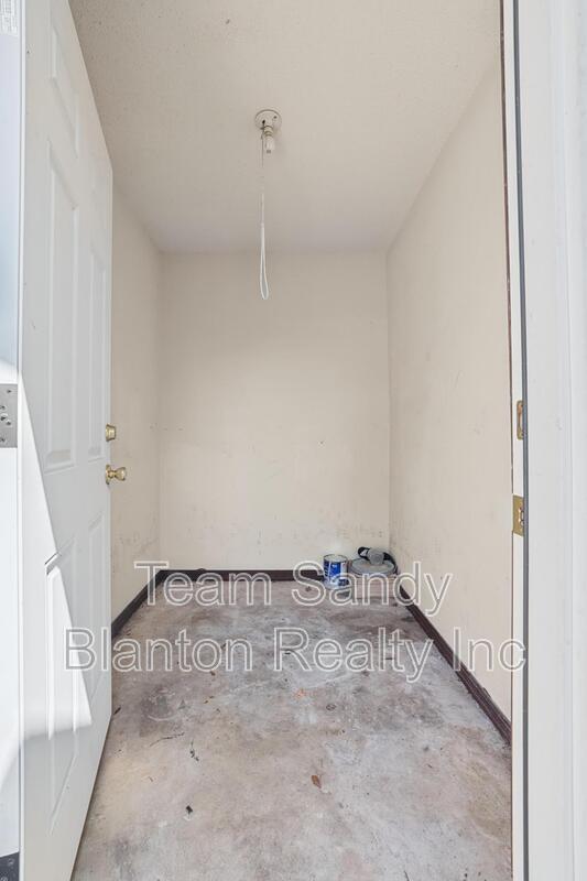 Building Photo - 455 Stara Cir