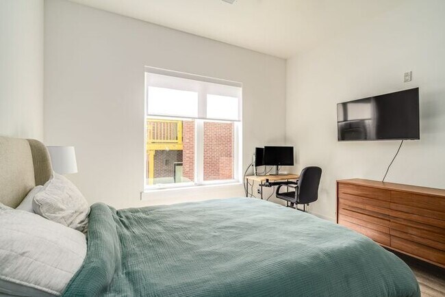 Building Photo - Fully Furnished near Soccer stadium