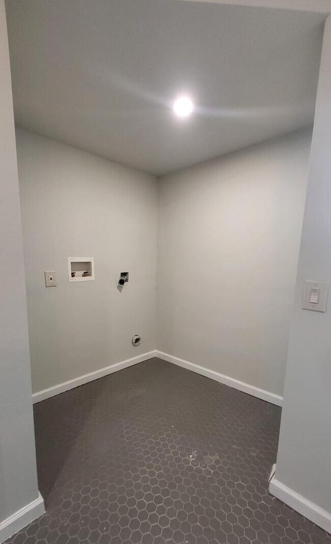 Building Photo - 131 N Hobart St
