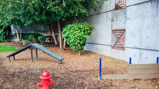 Building Photo - 1202 N 10th Pl