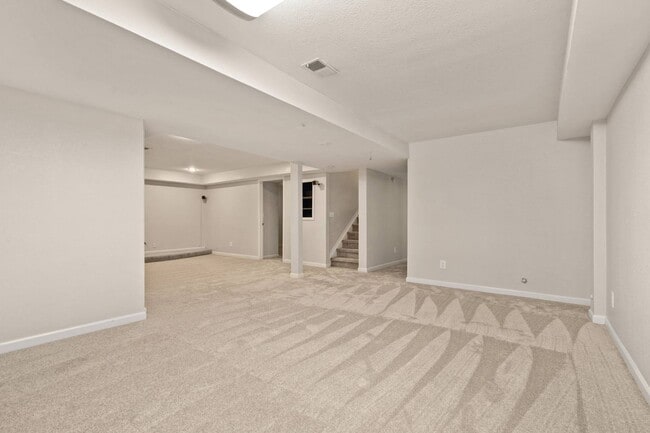 Building Photo - Updated 3-Bedroom Townhome in Ideal Location