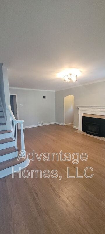 Building Photo - 200 E 73rd Terrace