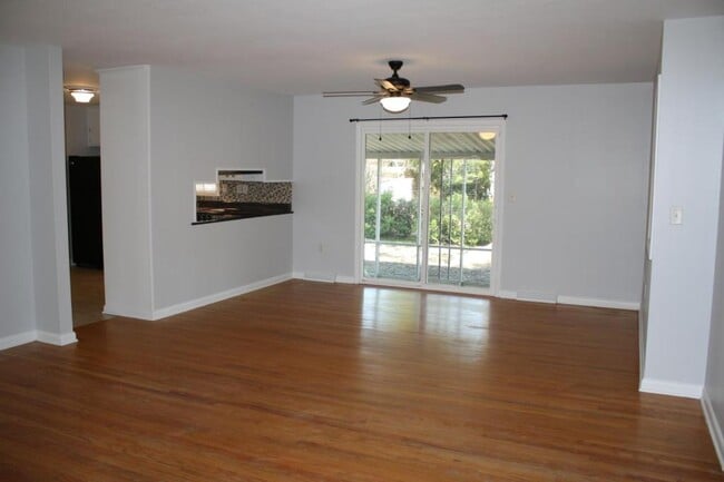 Building Photo - 306 Susan Dr