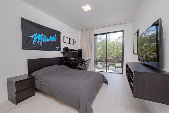 Building Photo - 6864 SW 80th St