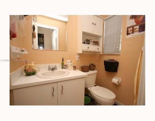 Building Photo - 6707 N Kendall Dr
