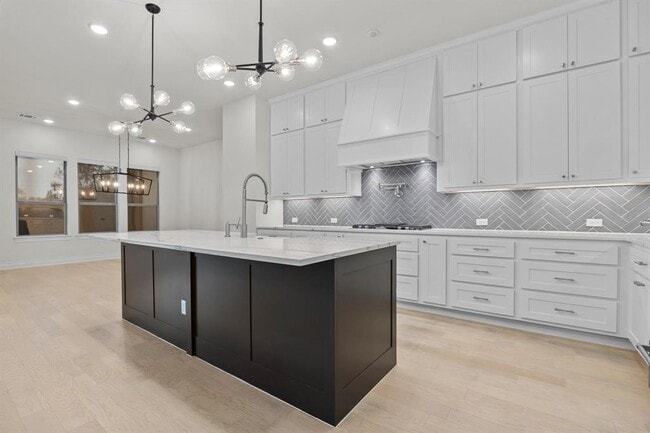 Building Photo - 116 Stardusty