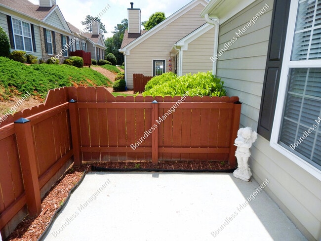 Building Photo - 308 Gable Brook Dr SW