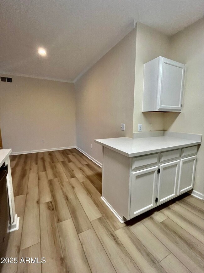Building Photo - 16013 S Desert Foothills Pkwy